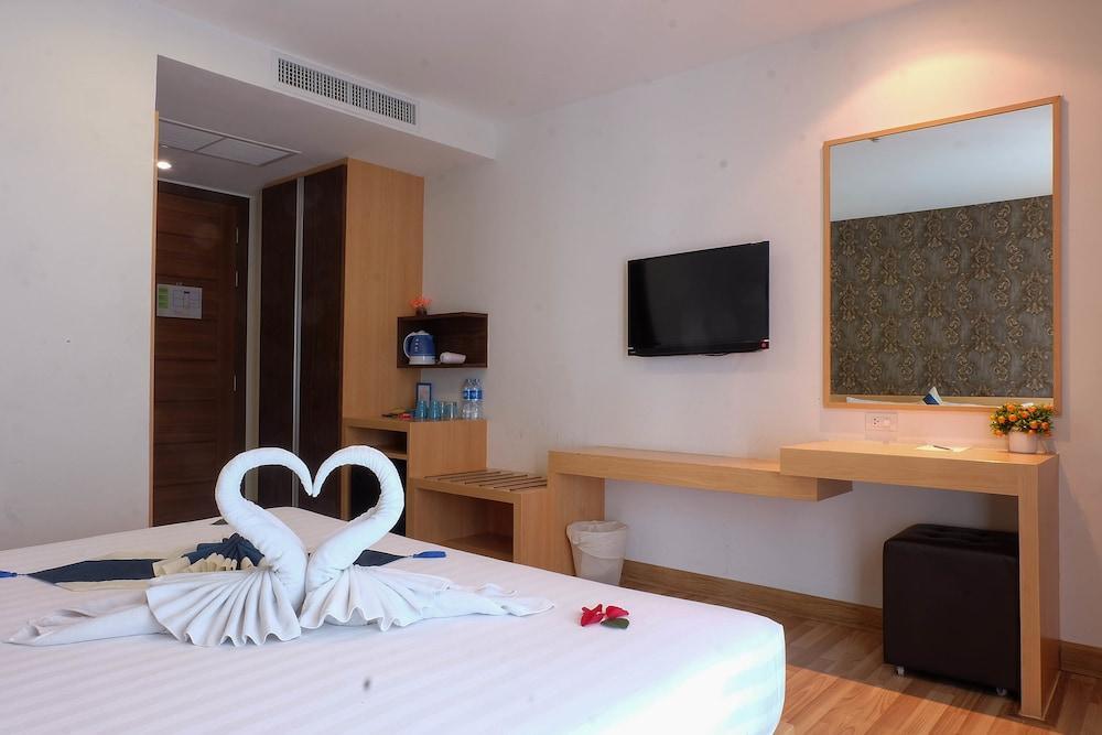 Icheck Inn Central Patong Екстер'єр фото